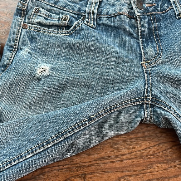 Vintage Amethyst light wash distressed jeans - Picture 7 of 12